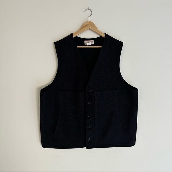 Filson Wool Mackinaw Vest - Picture 5 of 10